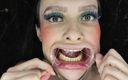 Princess18_: Limpando dentes com escova de dentes, irrigador, gancho dental