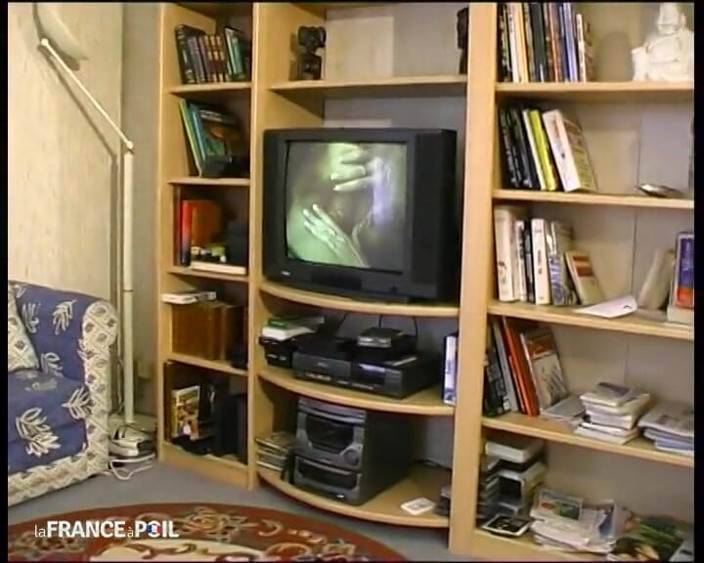 French Gonzo: Een goed verzorgde blackette biedt haar poesje aan aan een...