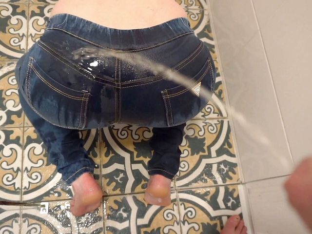 Desperate pee in jeans next he pee on my ass (Aqua Pola)