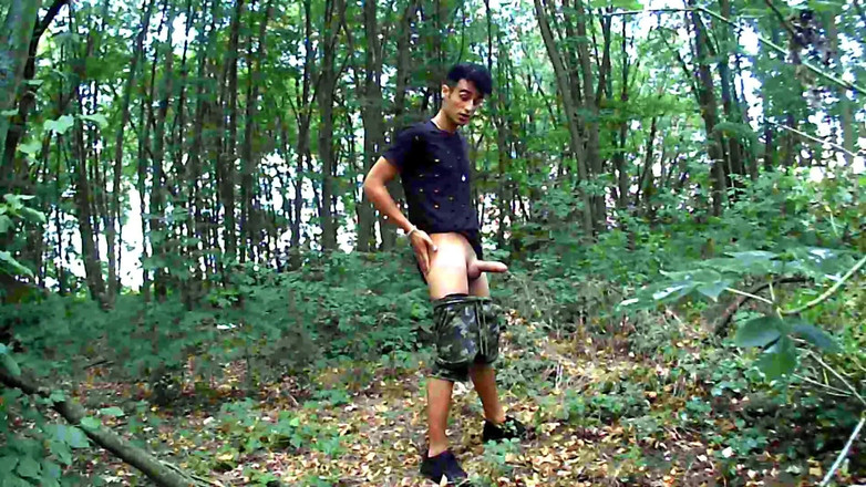 Idmir Sugary: Zakar tebal Timur Tengah Di hutan melancap, menunjukkan air mani...