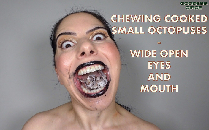 Goddess Circe: Žvýkání uvařené malé chobotnice - žádost o video do široka roztažené oči a ústa