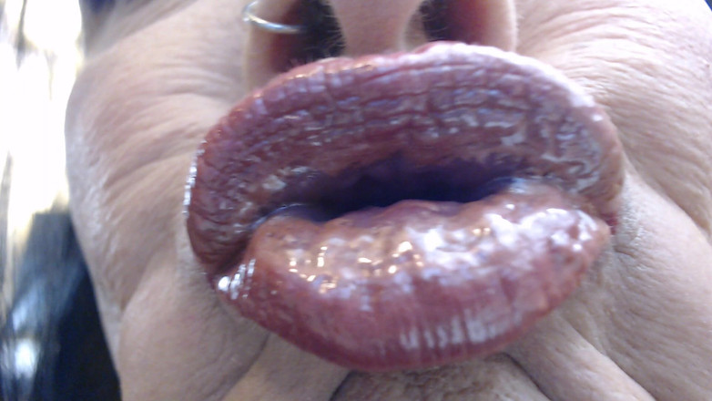 Abby Anna: Wand gold gloss super pucker primo piano