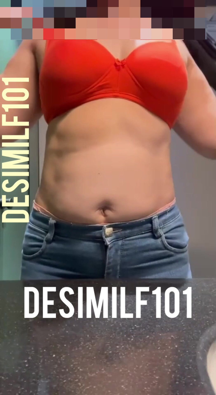 Hot Indian mommy: Pertunjukan buah dada Bhabhi Selfie