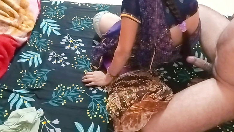 Janvibhabhii: 나는 피자 배달 소년과 사랑에 빠졌고 남편이 집에 없을 때, 나는 그를 내 방으로 불렀다.