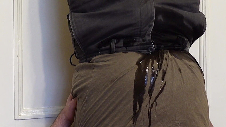 Kinky Guy: Vzhůru nohama, čůrám na moje oblečení