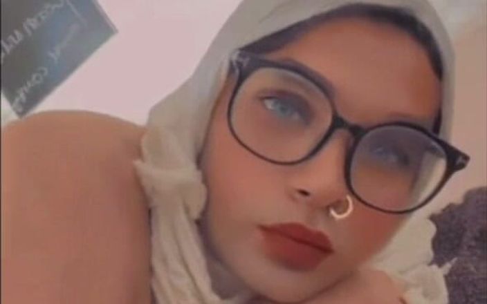 Jasiya: Už jste někdy viděli Sissy Postavu Takhle s make-upem děvky