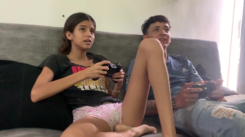 TUflacasex123: Playing at Home with My Stepsister Ends up in a...
