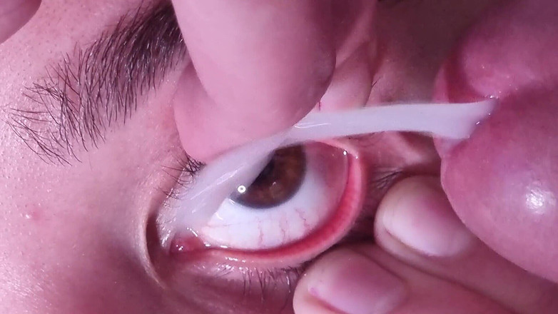 domslutfucker: Spermaladung bekommt einen vollen cumshot in ihr offenes auge, reden