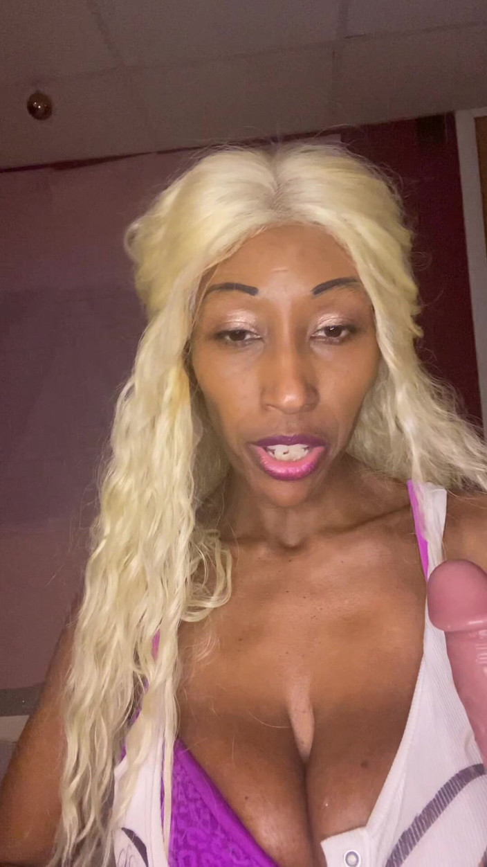 Tatiannasweets: Blonde Sucks Cock/dildo Better Than Other Girls?