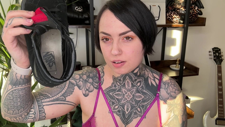 Miss Valentina: Брудне підошва приниження