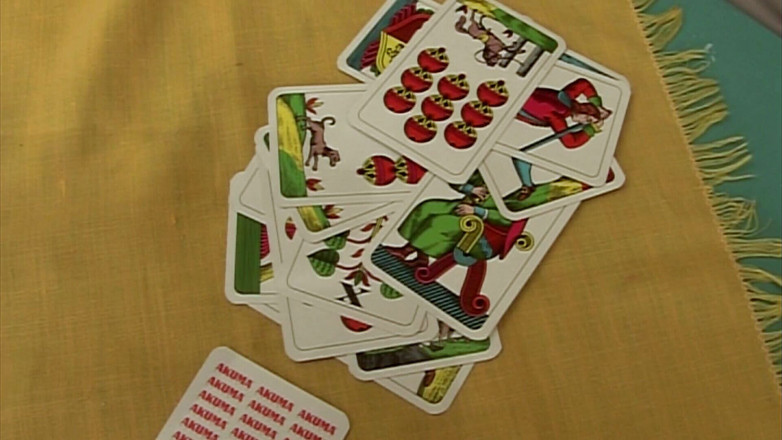 Cock Fest: ブロンドの髪のちっぱいのドイツ人美女は、彼女の足に精液を噴射されます