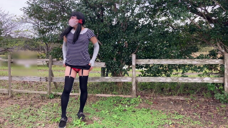 megu2002: Terekspos di Jalan-Jalan dan Lapangan Parkir