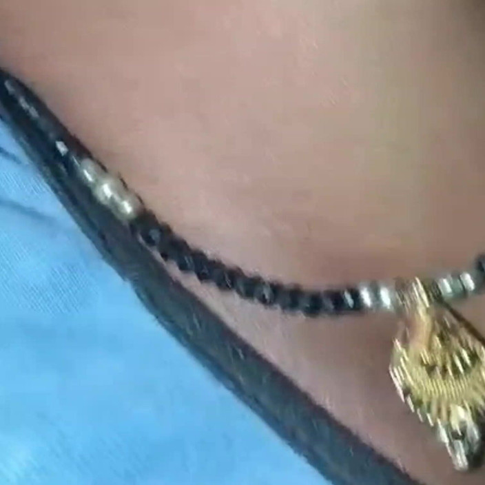 IndianVibeX: Moja przyrodnia siostra umieścić butelkę Sprite w jej cipce i...