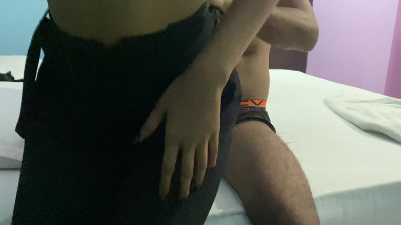 Ronnie_xxx: Švagr hodil Bhabhi na postel a ošukal jí kundičku