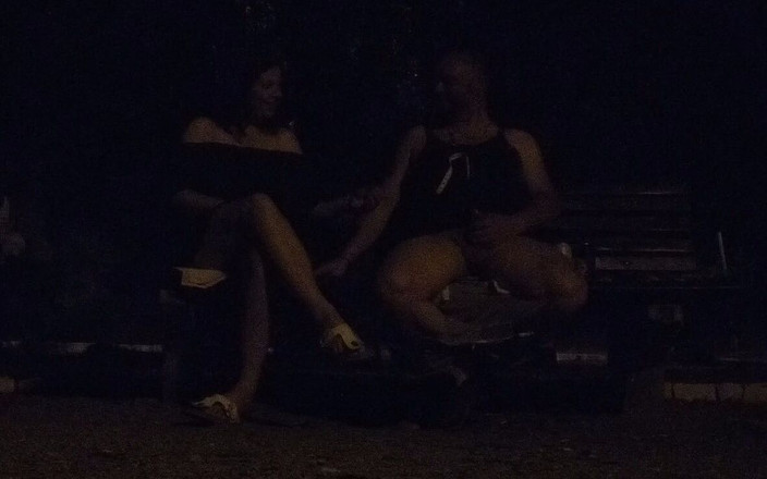 Toilet Mommy: Я смокчу його жирний член у громадському парку