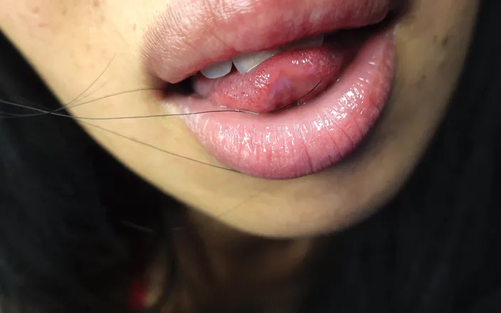 Asmr_mouth: Watch What This Mic Makes Me Do