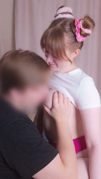 Je suce le naturel de la cutie rousse et lui donne mon gros dans la bouche