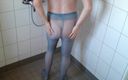 Carmen_Nylonjunge: Kencing dengan celana ketat biru