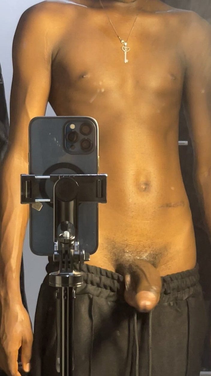 Aded-Toxic: Slim twink mostra pau grande