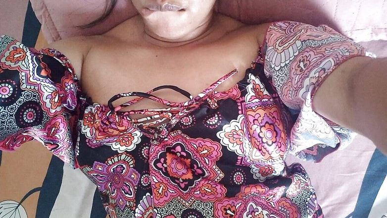 PATY PATY: Dia tinggal di rumah untuk menunggu ayah tirinya, dia merasa...