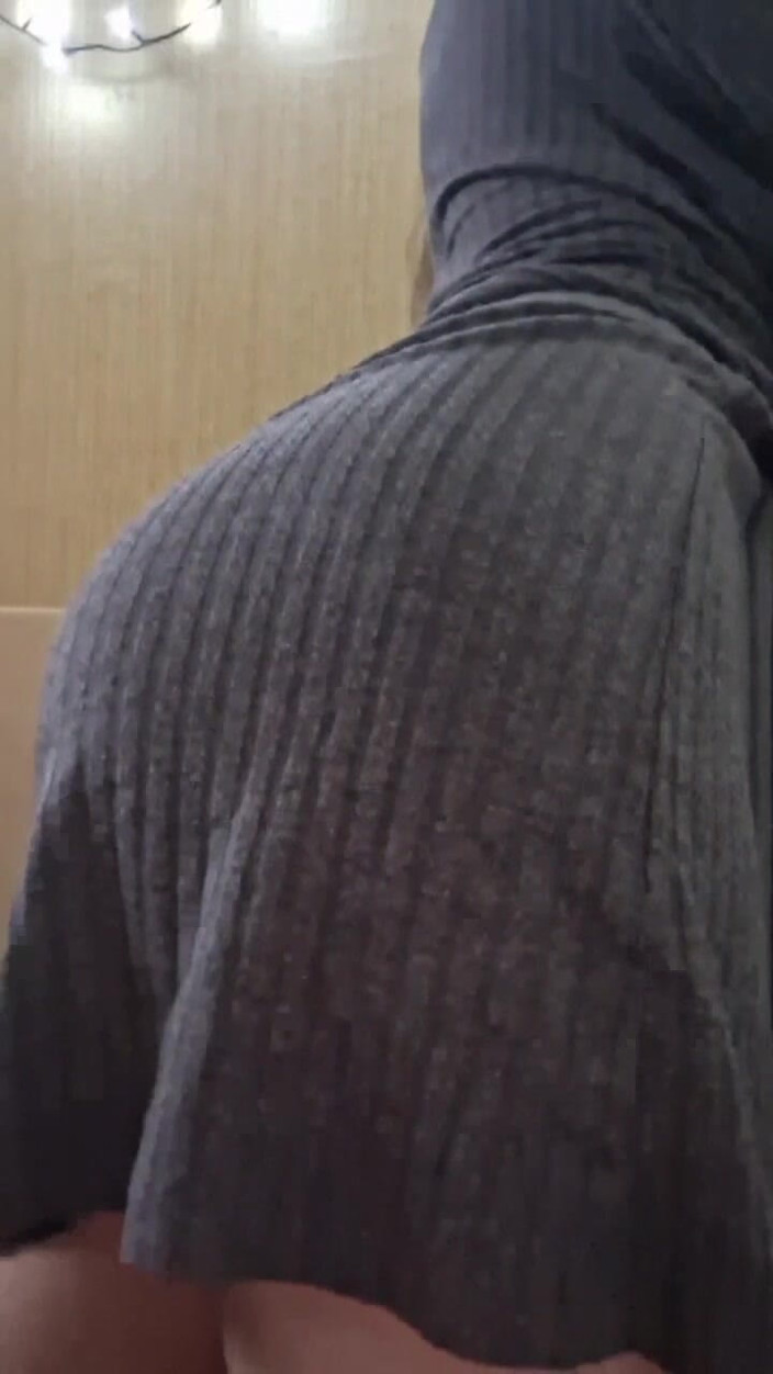 ElzaKom: I'm Fine, You're the One Who Should Be Concerned.