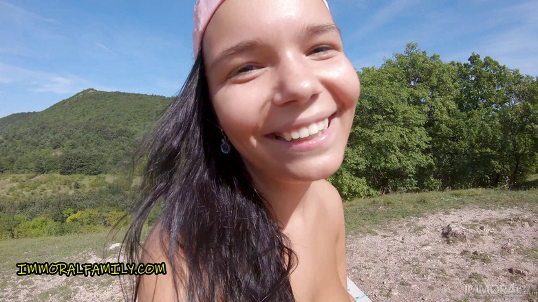 Immoral Family: बड़े स्तन वाली नग्नतावादी sofia lee इसे अपनी गांड में ऊपर तक प्यार करती है!