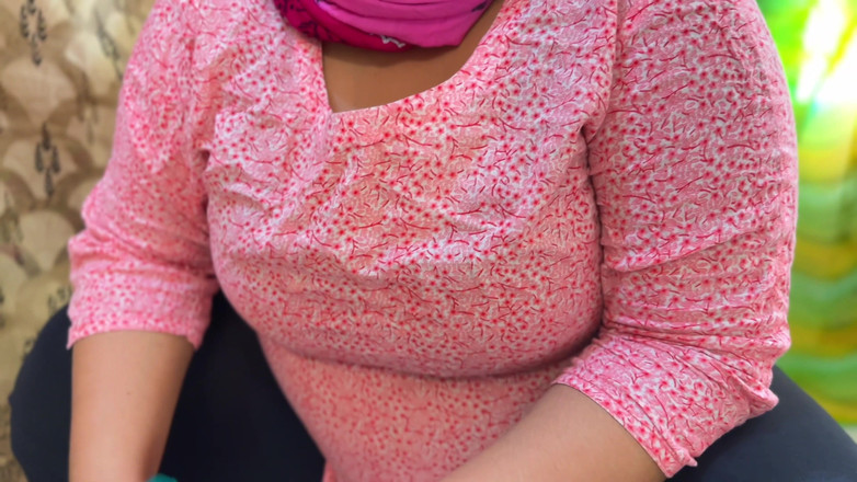 Aria Mia: Grande figa donnona culo grosso e tette enormi calda matrigna...