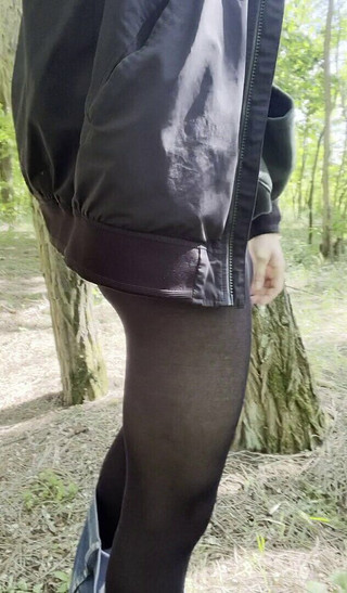 Apomit: Publicboy18 külotlu çoraplı striptiz