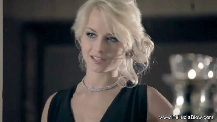 Fellucia Blow: Si cantik blonde yang glamor menghisap zakar dengan baik