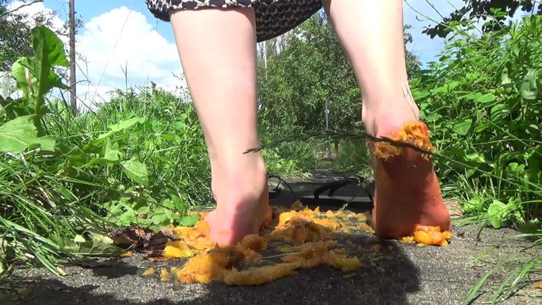 Goddess Misha Goldy: I will feed you from my feets &amp; toes! Apricots crush...
