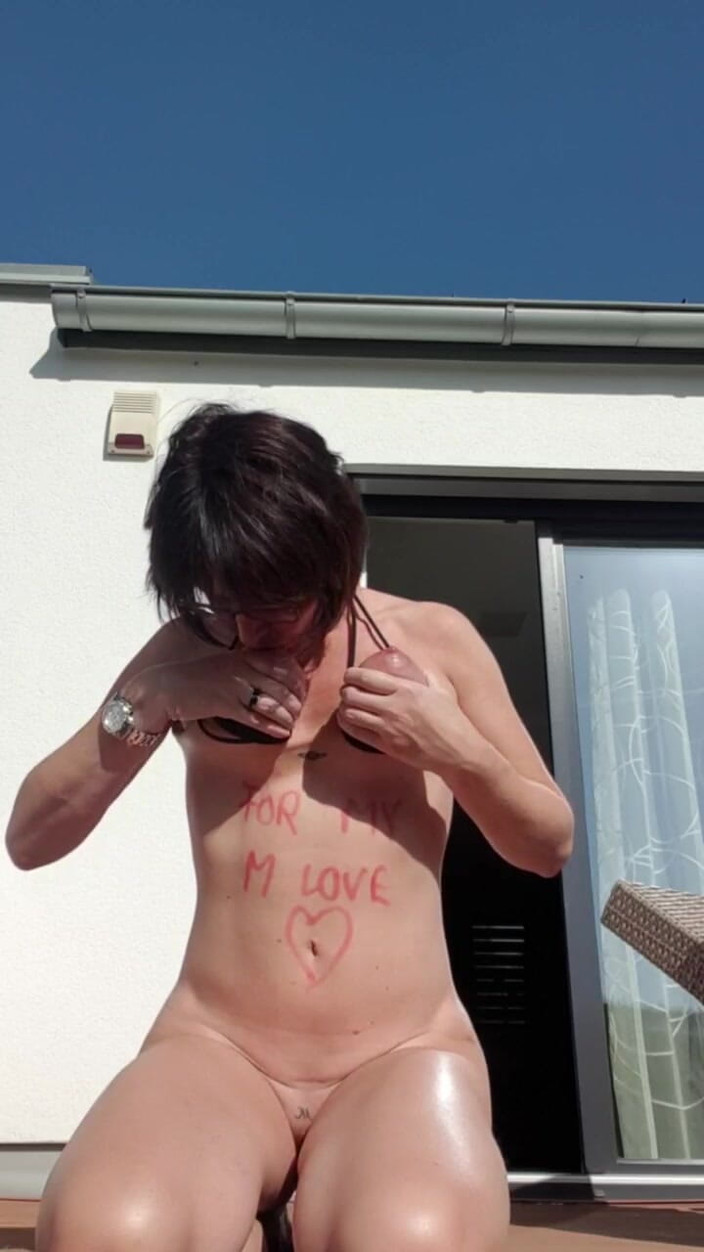 JulieEroticDress: 伸展のための陰唇への重り