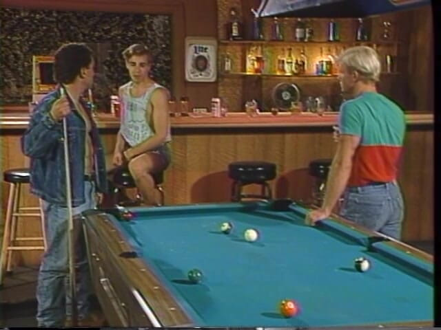 Gays Case: 바에서 당구대에서 서로 펠라하는 호모 남자