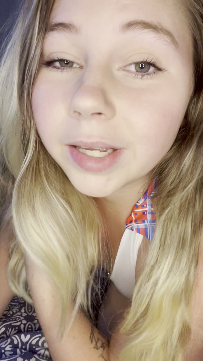 Oceanne rihouay: 娇小的展示