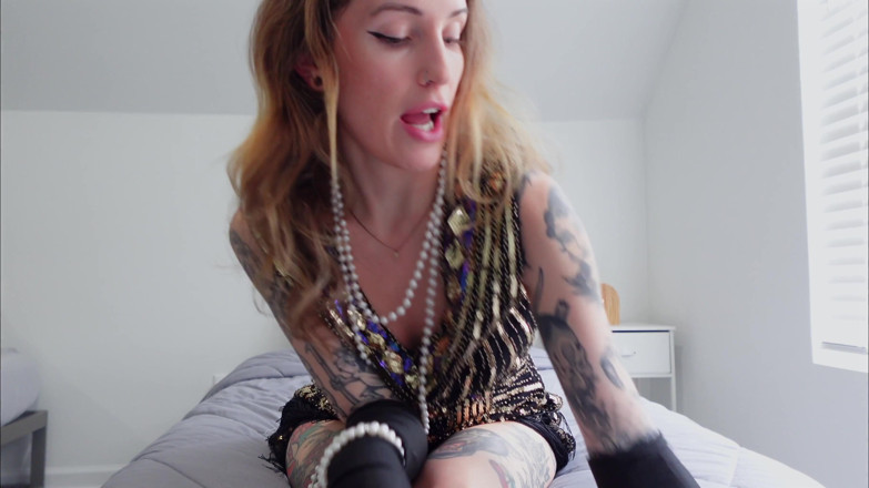 Kink in Time: Sutton's Roaring '20s Foot Worship 4K POV Sole Devotion Awaits!