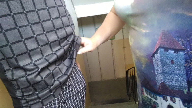 Zona901: Sucking my cock in the entrance