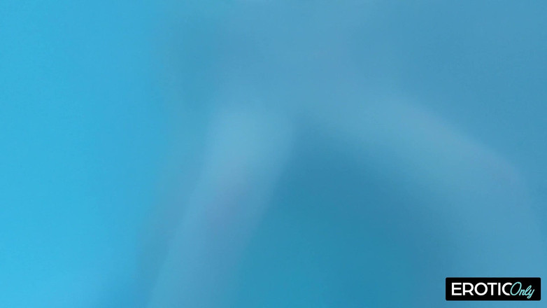 MILFFreaksX: El abuelo se acuesta con dos caracoles jóvenes en el...