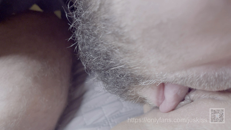 Horny_Ju: Mein freund liebt es, meine süße muschi zu lecken