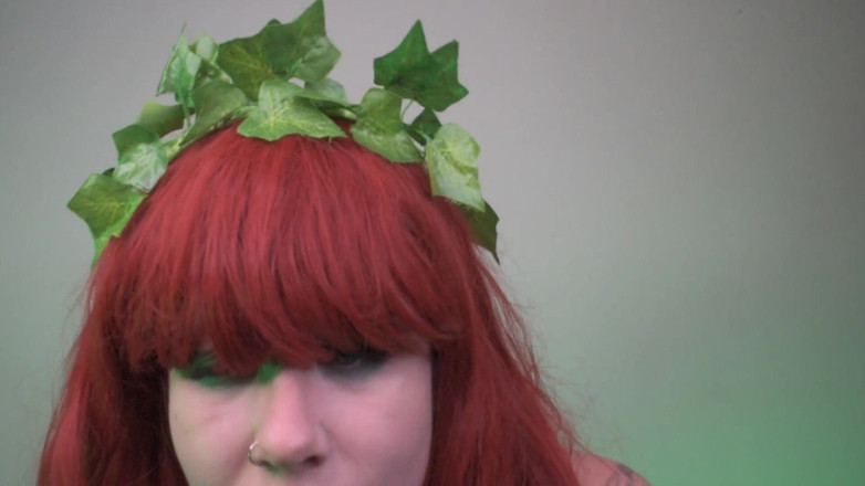 Deanna deadly: Poison Ivy melted by POV superhero