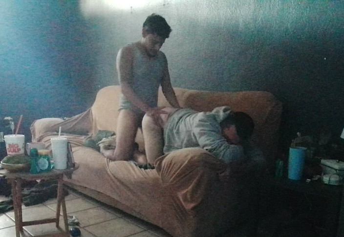 Texas-Toxicos: Chůva na kameře nás chytila v akci! Šukej mě na gauči...