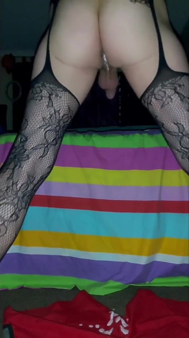 Lizzaali: La frusta rumorosamente esplode dal mio buco hehe