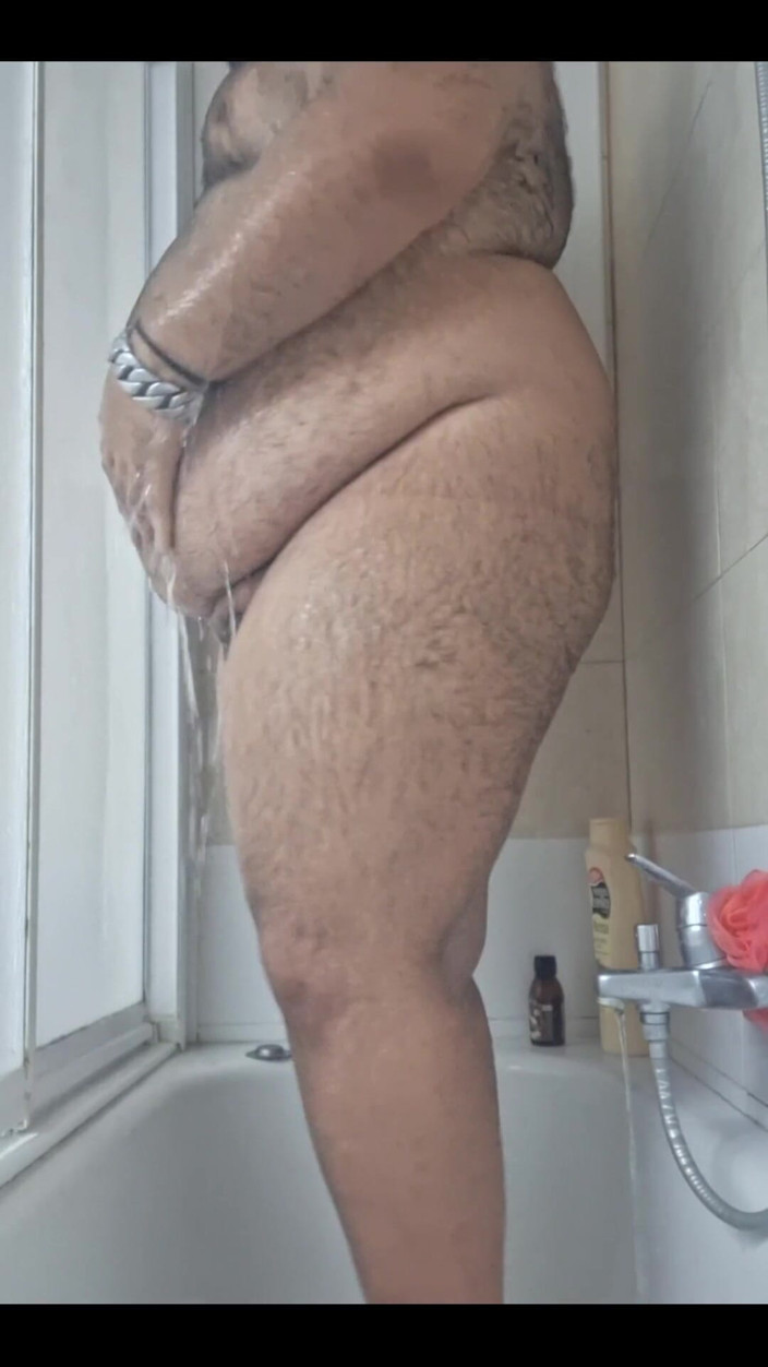 The Mencey: Shower Time