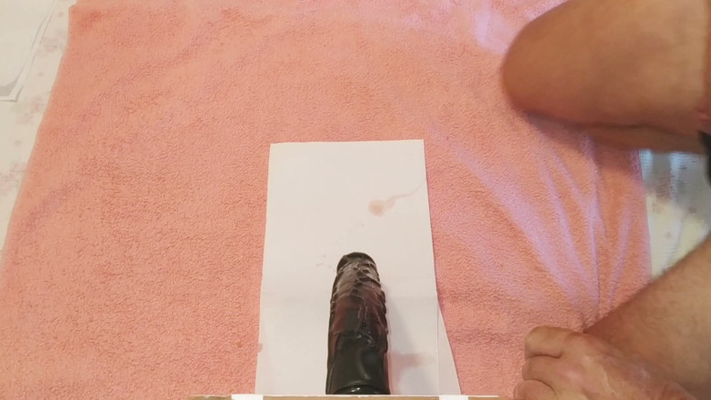 Dildofuckerxxx: Curul meu nesănătos și flămând înghite un vibrator imens 13,7