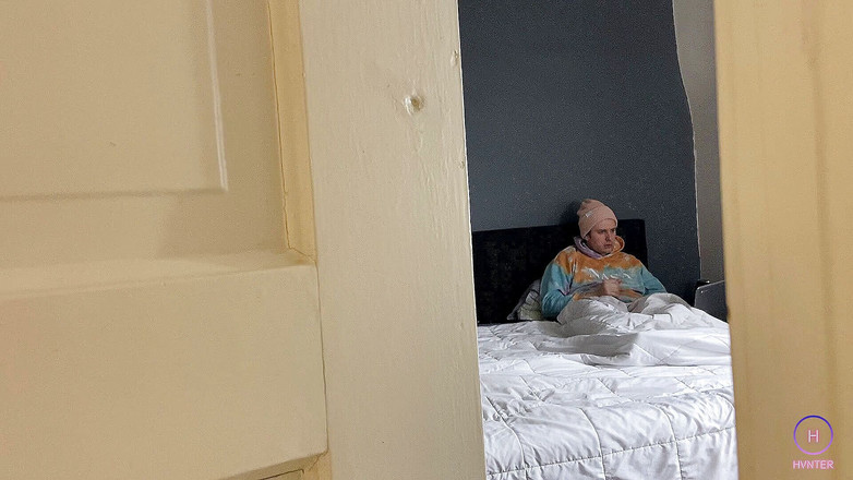 Hvnter: POV: je bent mijn kamergenoot en je kijkt toe hoe...