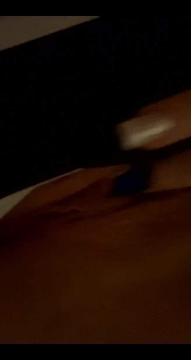 Loula Lou: 내 보지를 가지고 노는 건방진