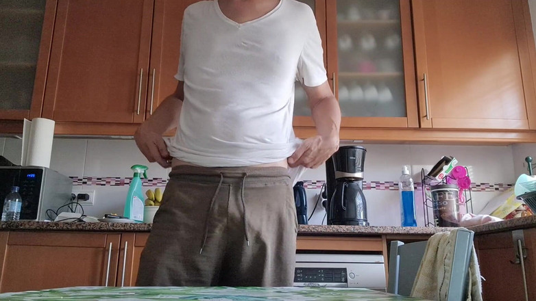 Rafael Torreano: Ateşli adam mutfakta mastürbasyon yapıyor ve büyük bir döl çekerken inliyor