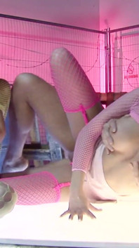 Blonde milf gets licked while a cock penetrates her pussy