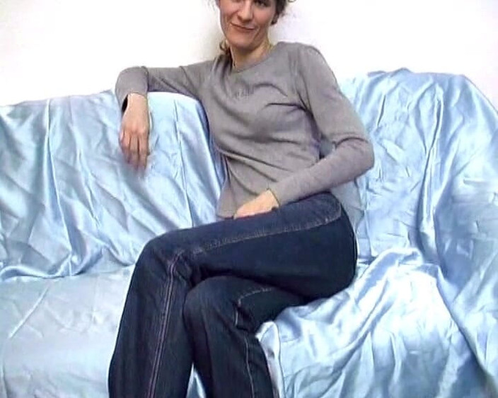 Deutsche Madchen: Ragazza bruna dalla germania che gioca con la sua bella...