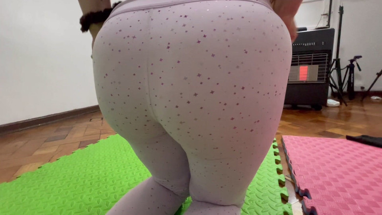 Kate jenn: Pieprzę cycatą nauczycielkę jogi w środku klasy, spust na usta, łacina - Katejenn