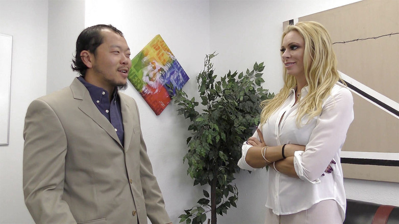 Femdom Sex: Blowjob dominan di kantor oleh wanita pengisap milf buta yang...