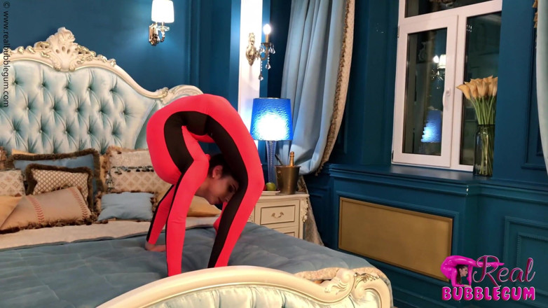 Flexilady: Stretching Flexibily on Hotel Bed